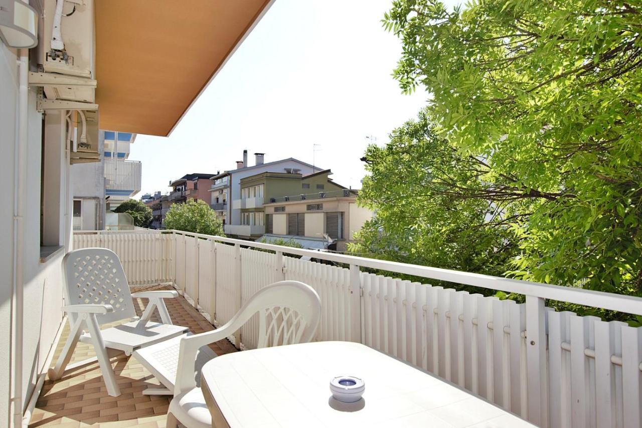 Residenza Canova Lignano Sabbiadoro Esterno foto